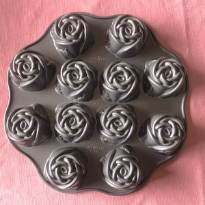 Nordic Ware Sweetheart Roses Cakelet pan.